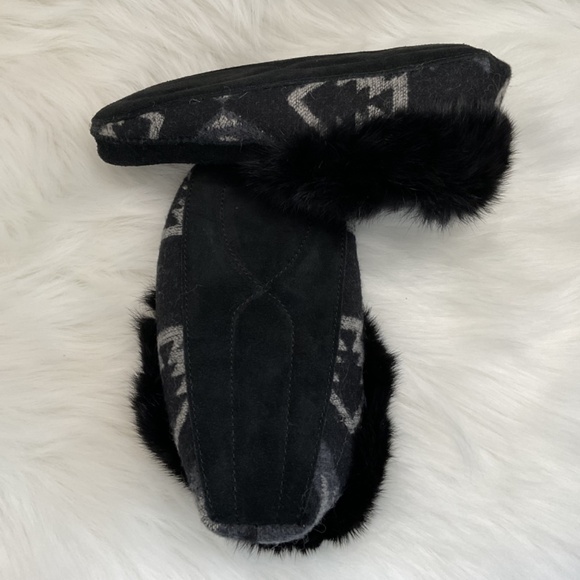 NWOT Manitobah Mukluks Black Wool Tipi Moccasin Women’s Size 7 - Picture 6 of 11